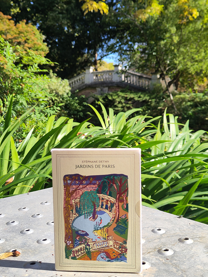 la collection devant le pont du parc Monceau